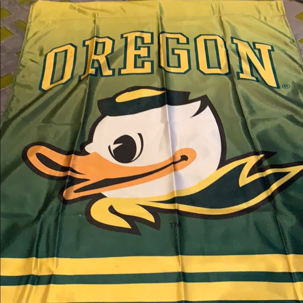 Logo Products University of Oregon house flag NWT